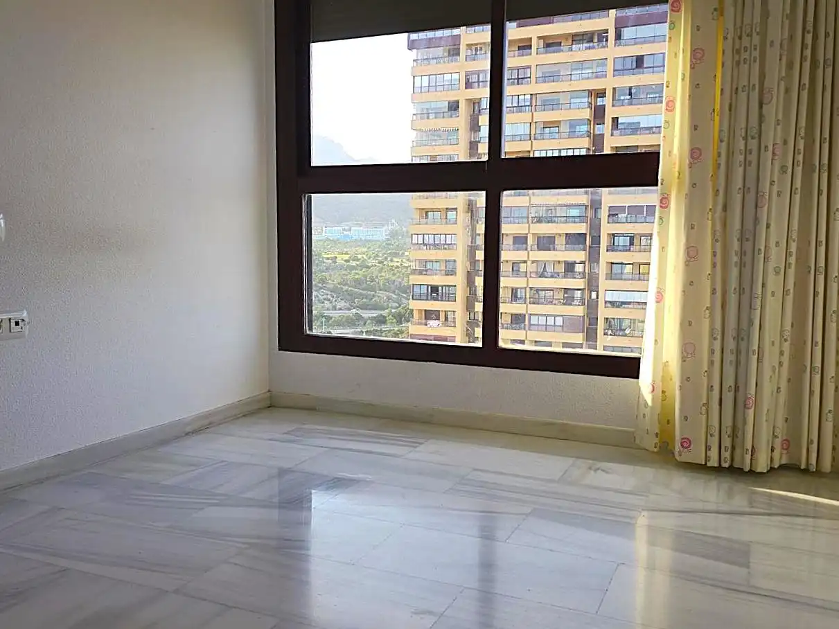 Flat for rent in Calle Presidente Adolfo Suárez, Via Parque