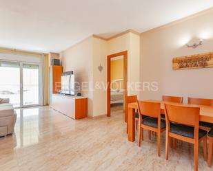 Sala d'estar de Apartament en venda en Cerdanyola del Vallès amb Balcó