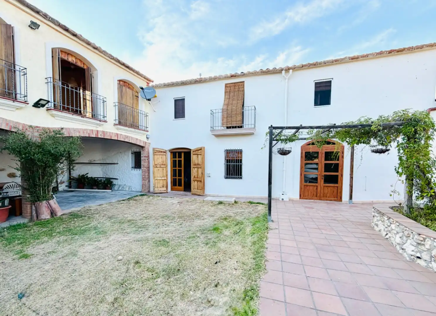 Vista exterior de Finca rústica de lloguer en Canyelles amb Aire condicionat, Calefacció i Jardí privat