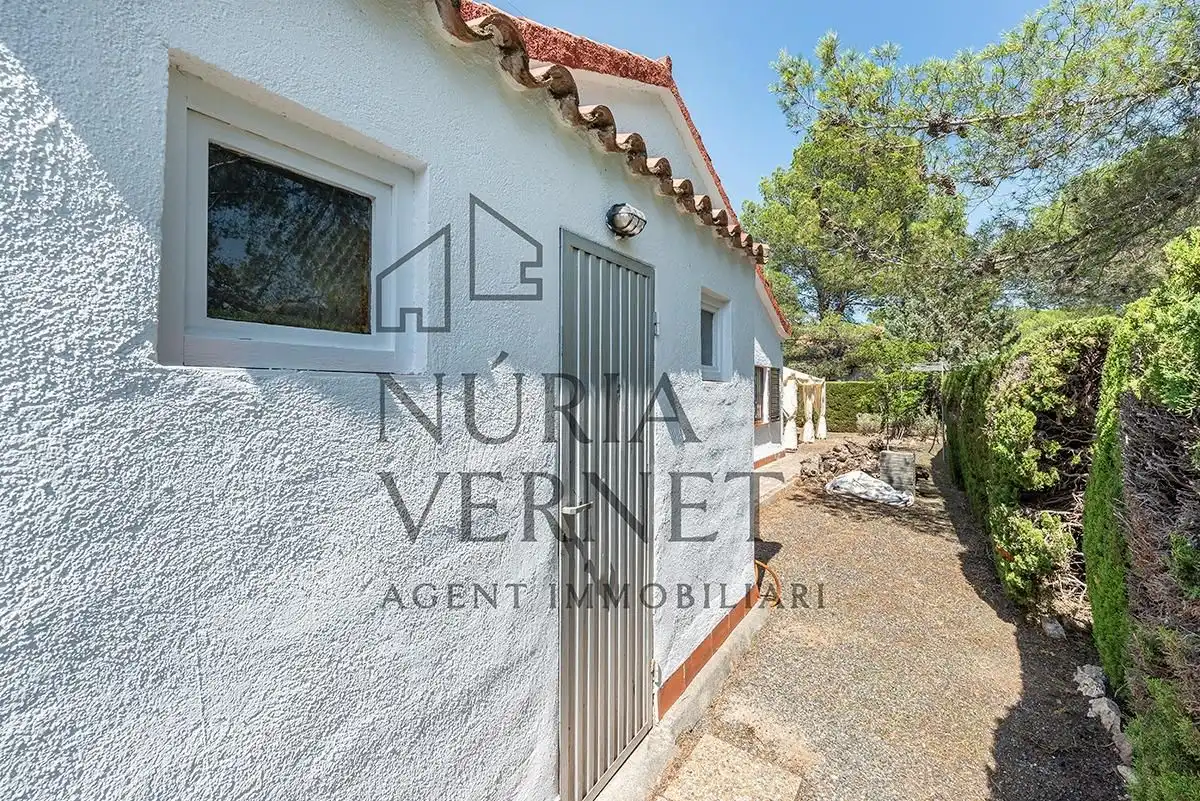 Vista exterior de Finca rústica en venda en Les Borges del Camp amb Piscina comunitària