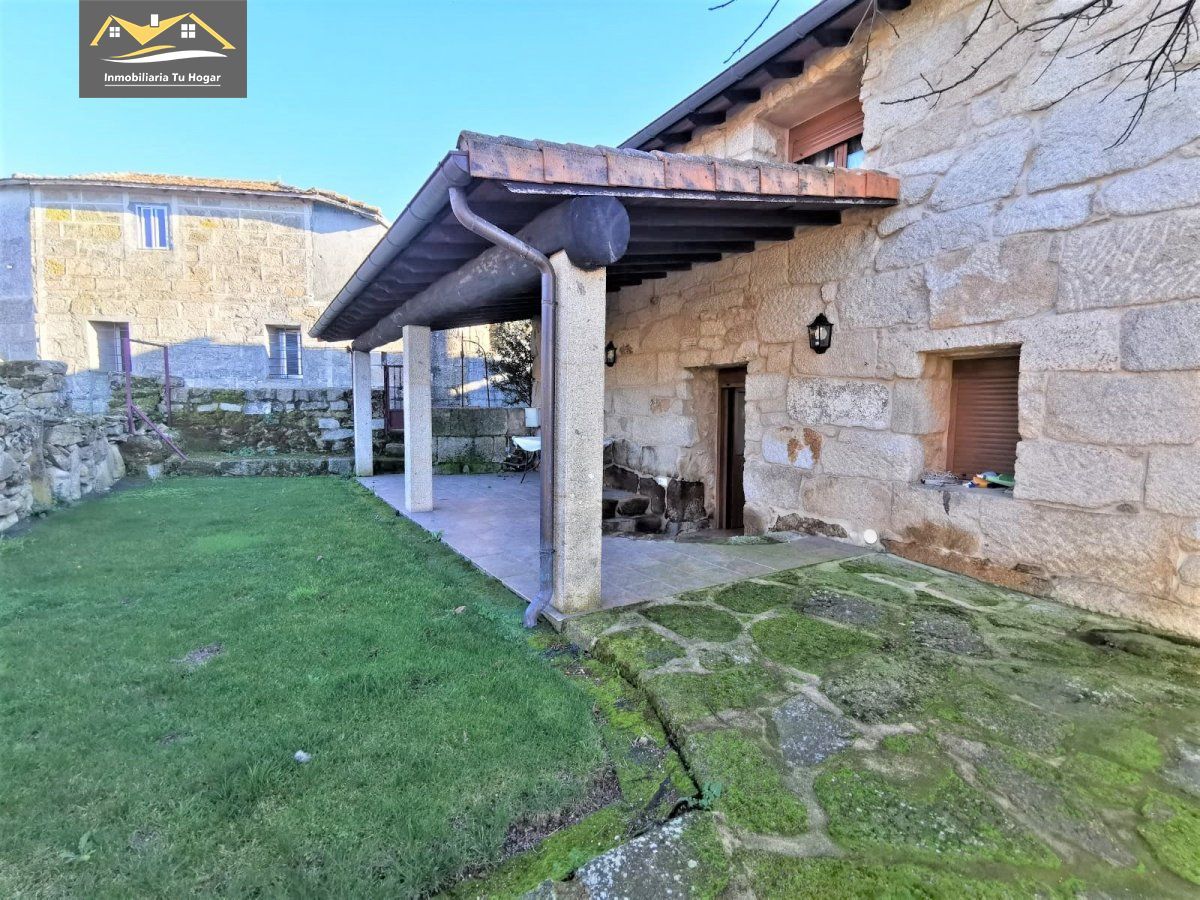 Vista exterior de Casa o xalet en venda en Xinzo de Limia amb Calefacció, Jardí privat i Balcó