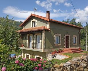 Vista exterior de Casa o xalet de lloguer en Entrambasaguas amb Terrassa i Balcó