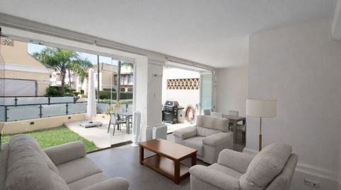 Foto 4 de Casa adosada en venda a Elviria, Marbella