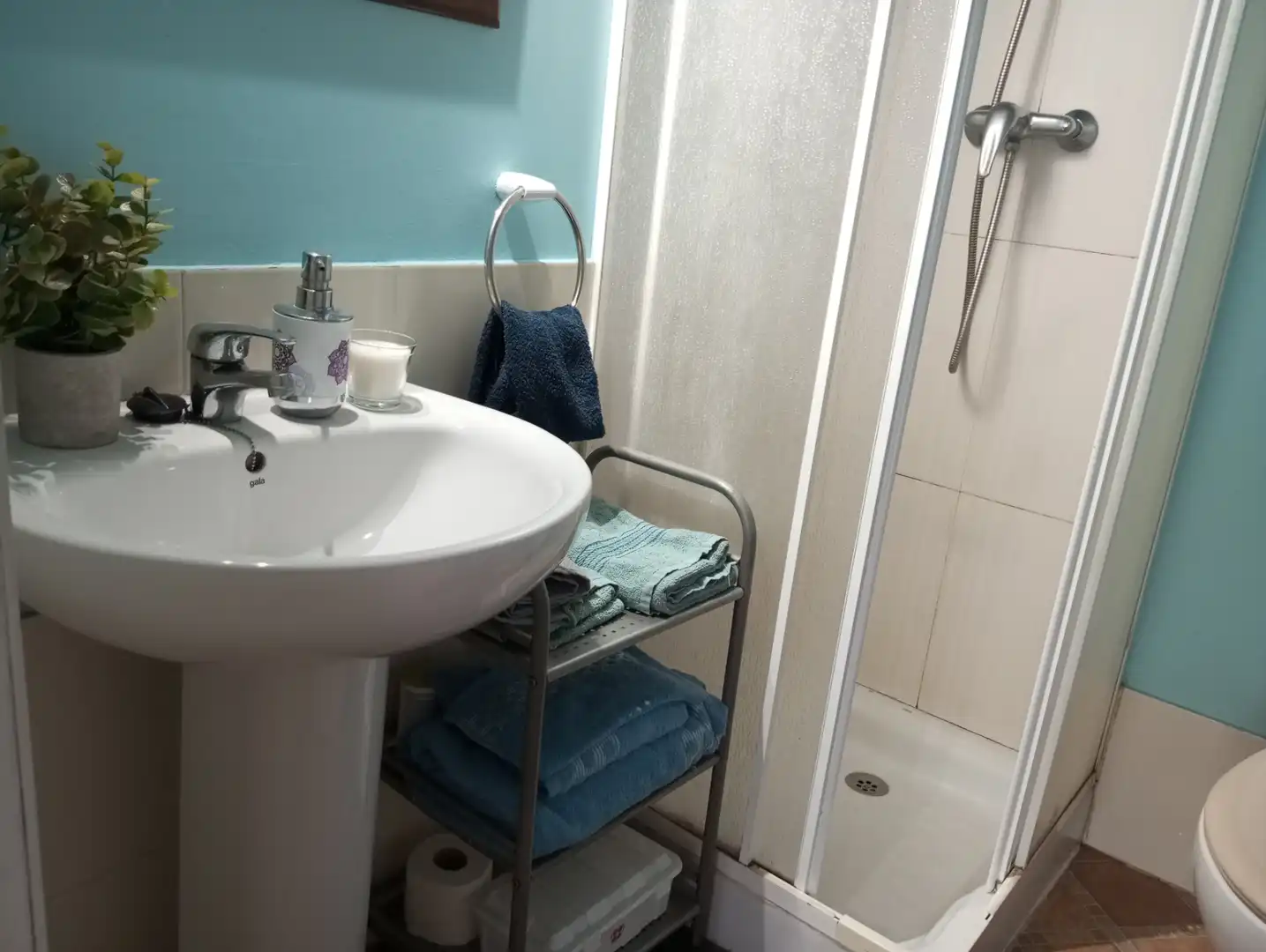 Baño de Apartamento en venta en Vigo  con Parquet, Amueblado y Lavadora