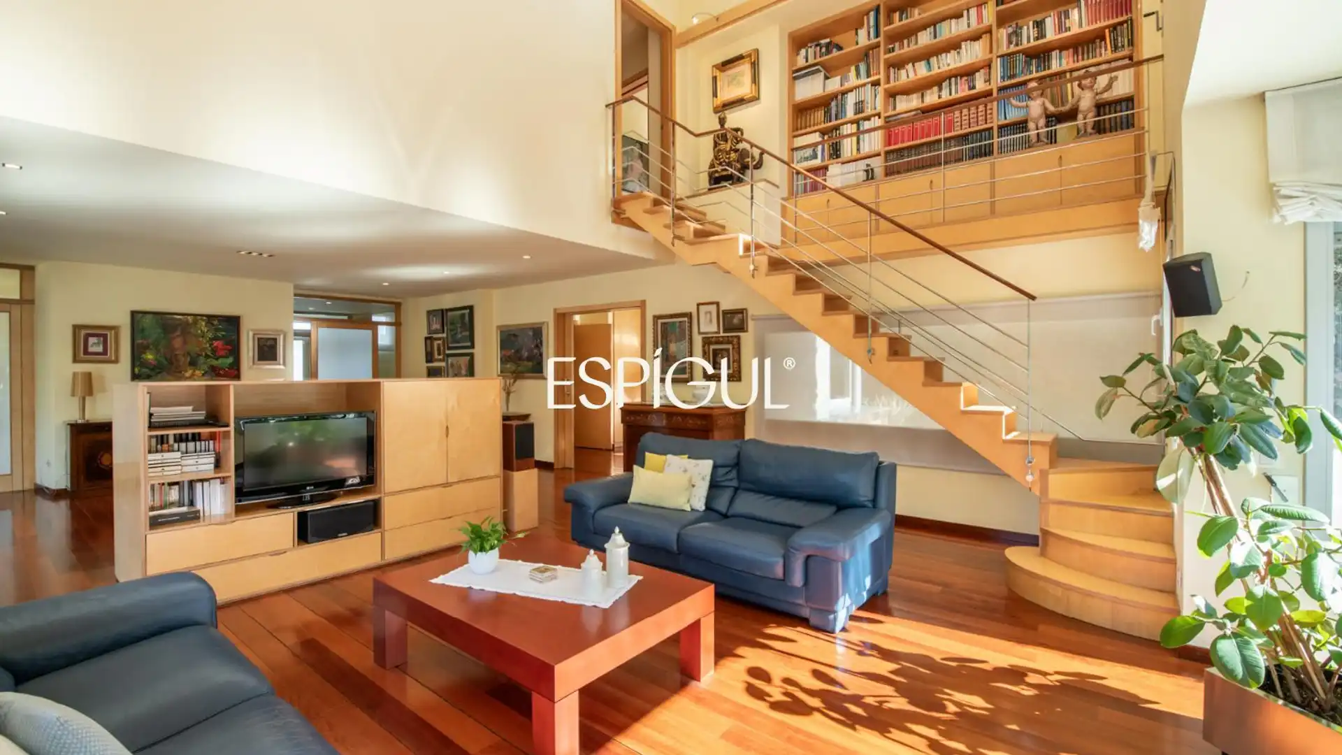 Living room of Houses for sale in Sant Cugat del Vallès  with Air Conditioner, Heating and Parquet flooring