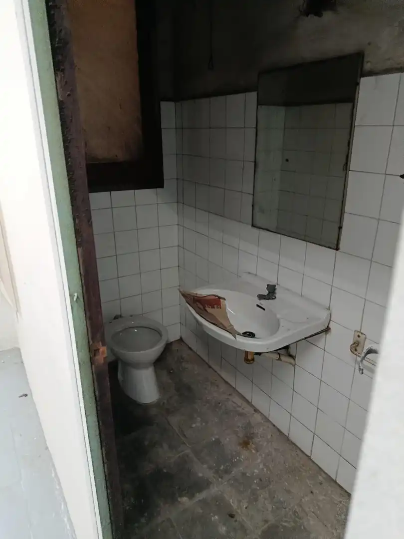 Baño de Local de alquiler en Sabadell