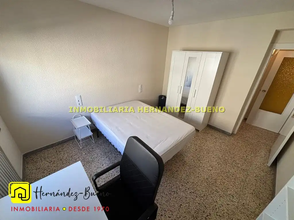 Schlafzimmer von Wohnung zur Miete in Salamanca mit Heizung, Möbliert und Balkon