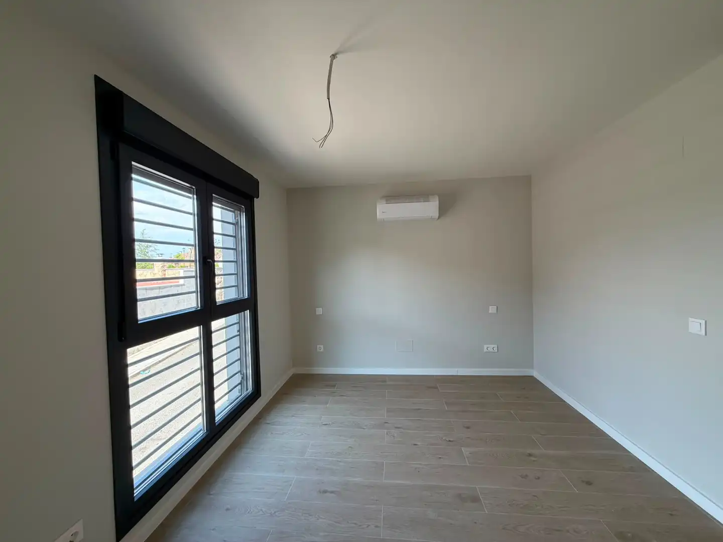 Study for rent in Brunete  with Air Conditioner, Heating and Storage room