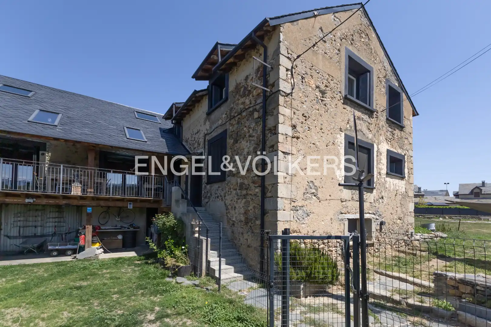 Vista exterior de Casa o chalet en venta en Bourg - Madame con Calefacción, Jardín privado y Parquet
