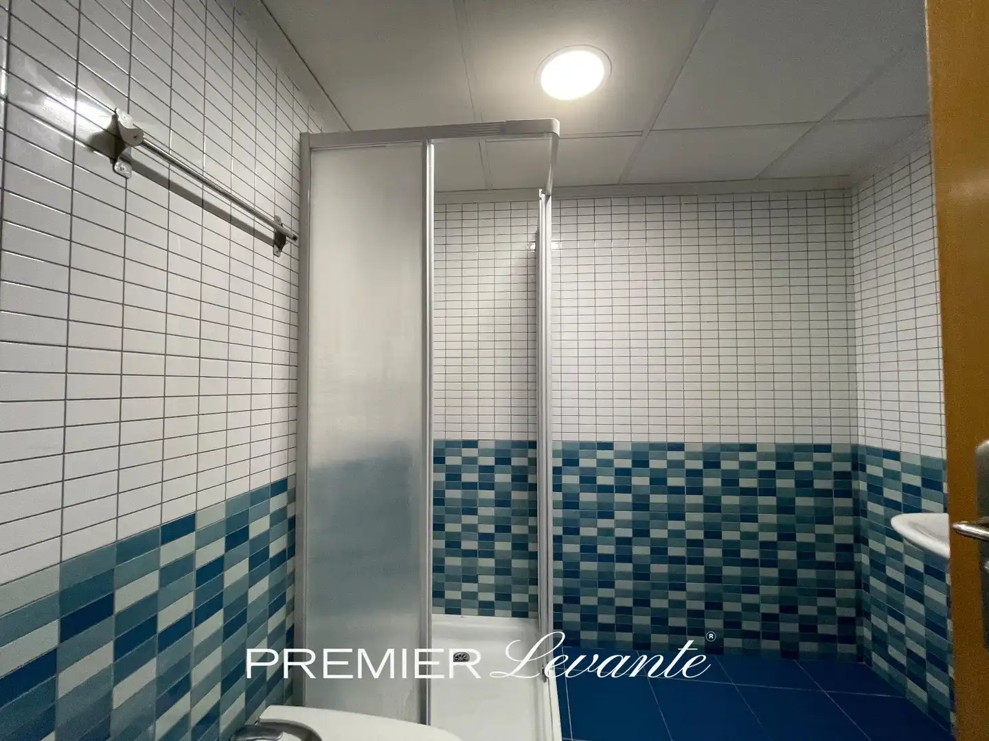 Badezimmer von Wohnung zur Miete in Alicante / Alacant mit Klimaanlage, Terrasse und Abstellraum