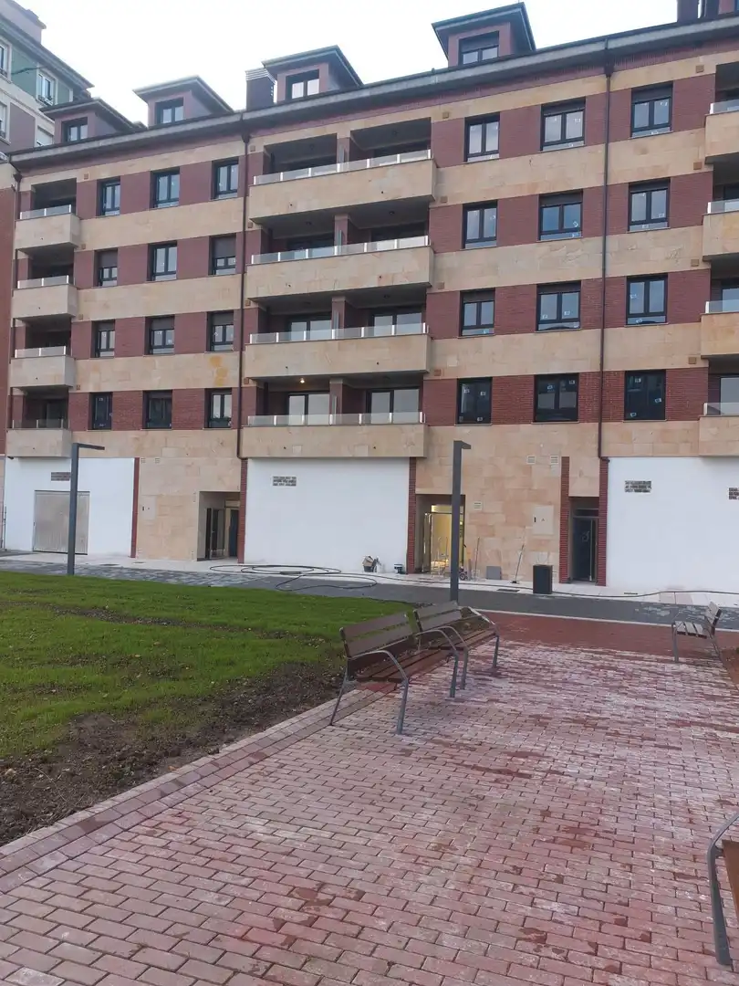 Commercial properties for sale in Avenida de Oviedo, 74, Lugones