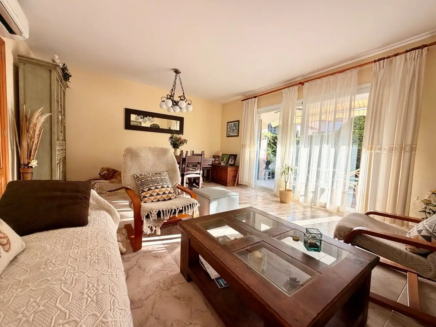 Sala d'estar de Casa adosada en venda en Alcúdia amb Aire condicionat, Calefacció i Jardí privat