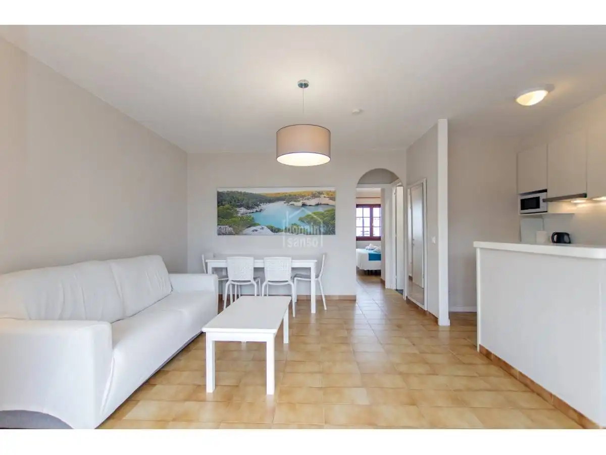 Sala d'estar de Apartament en venda en Alaior amb Jardí privat, Terrassa i Piscina