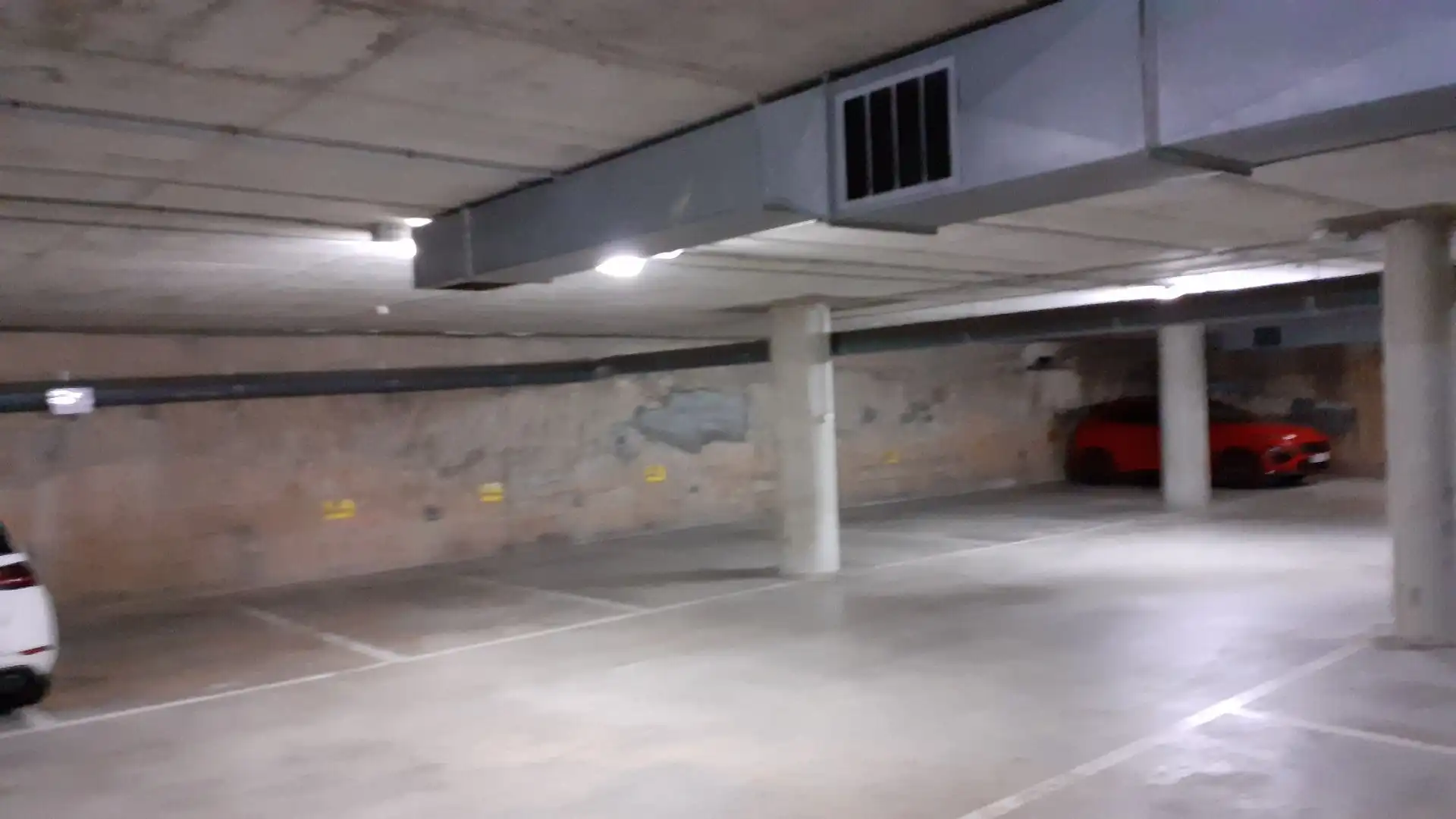 Parkplatz von Fabrikhallen zum Verkauf in L'Hospitalet de Llobregat
