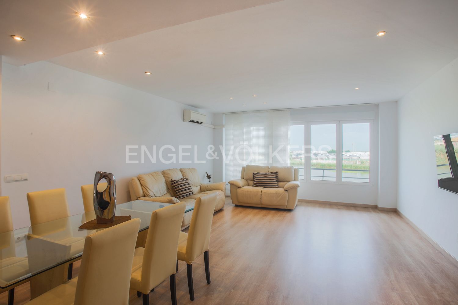 Living room of Duplex for sale in Sueca  with Air Conditioner, Heating and Furnished