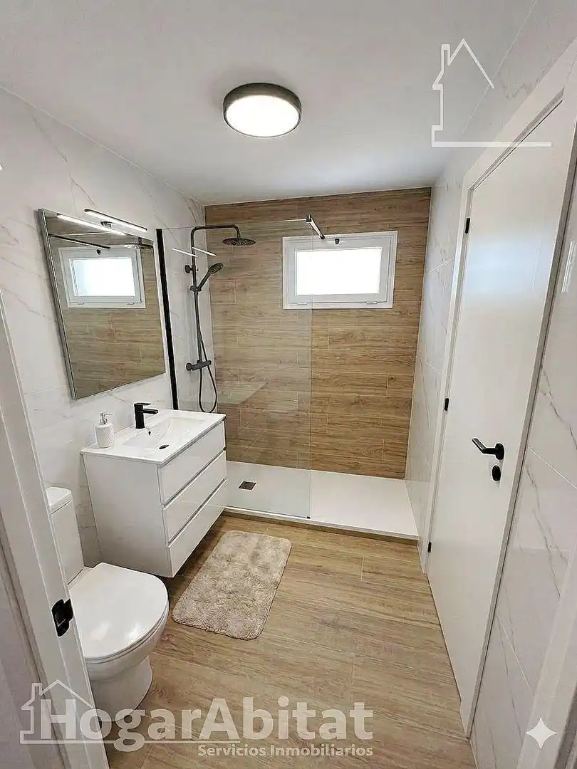 Bathroom of Flat for sale in Catarroja  with Air Conditioner, Heating and Furnished