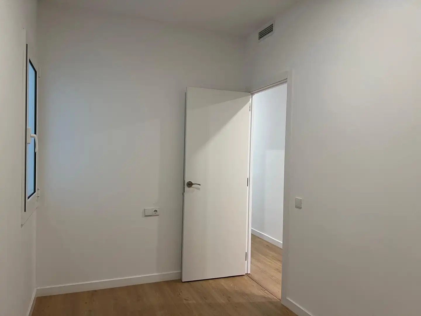 Wohnung zum Verkauf in Barcelona mit Klimaanlage, Heizung und Parkett