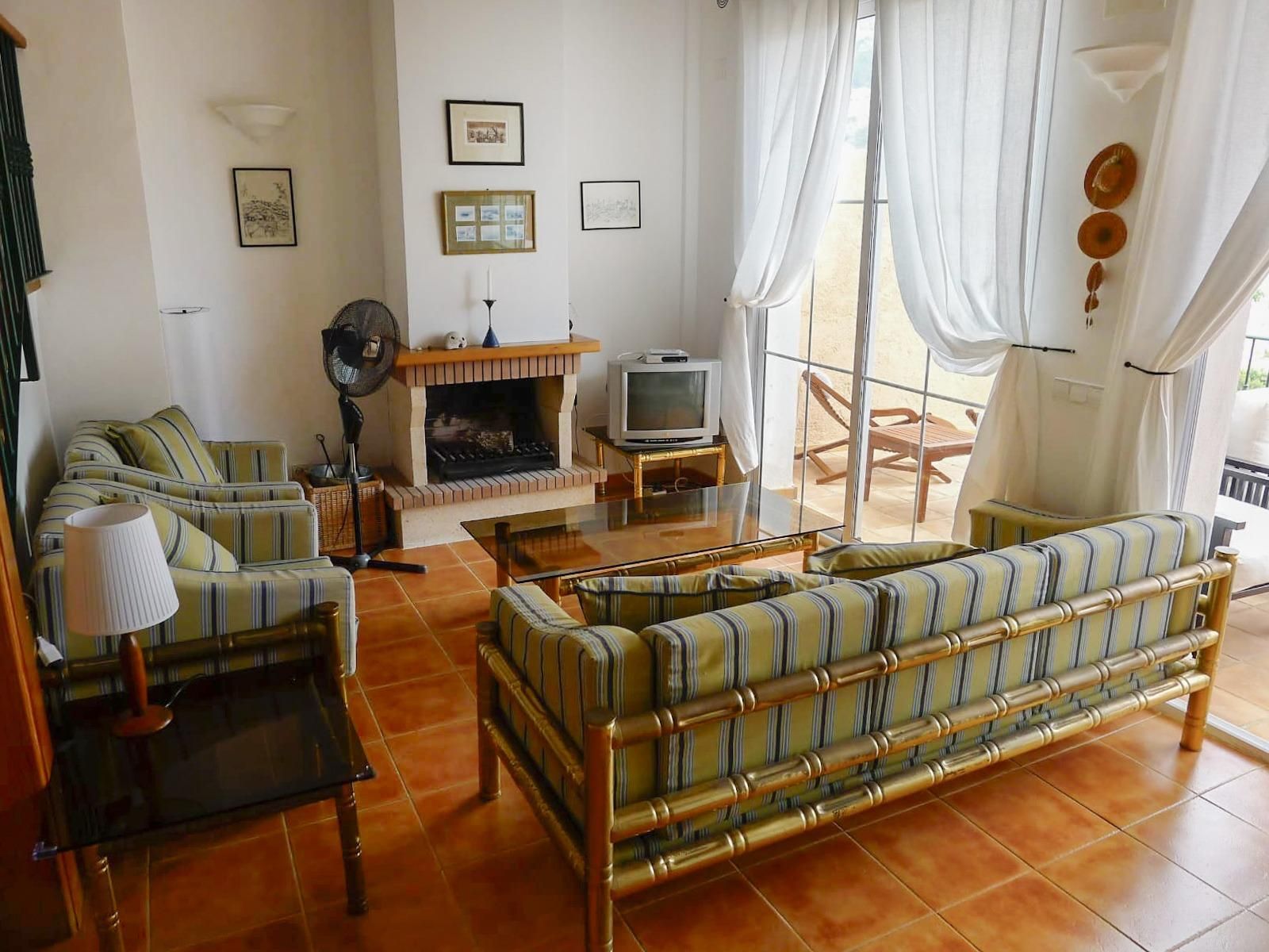 Sala d'estar de Casa adosada en venda en Altea amb Calefacció, Jardí privat i Terrassa