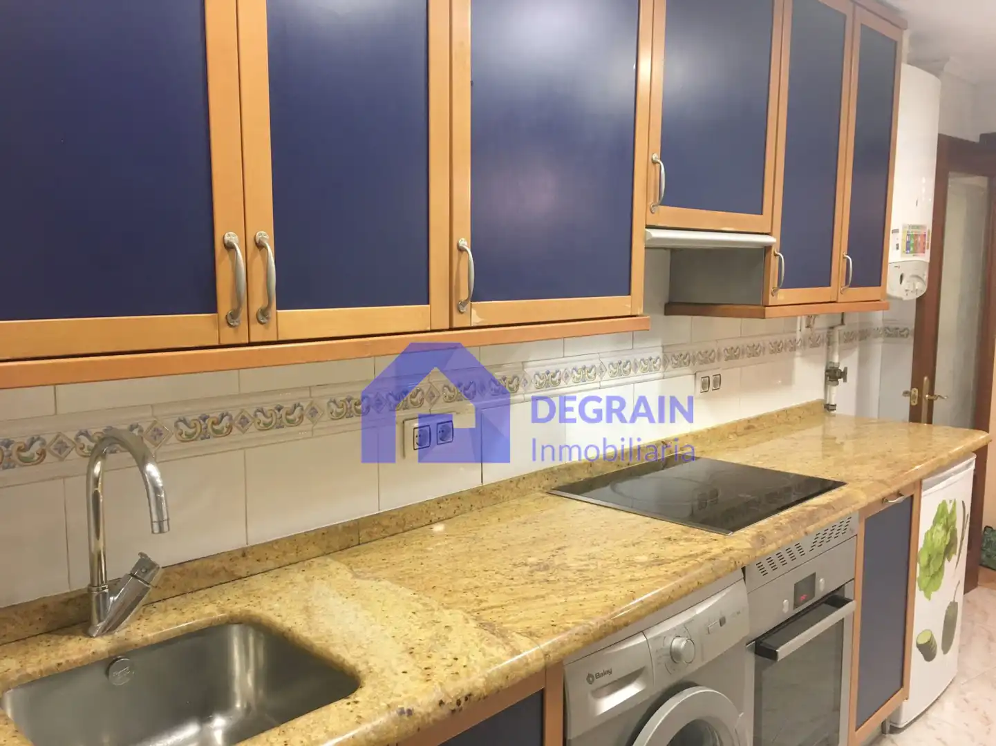 Cocina de Piso de alquiler en Oviedo  con Calefacción y Balcón