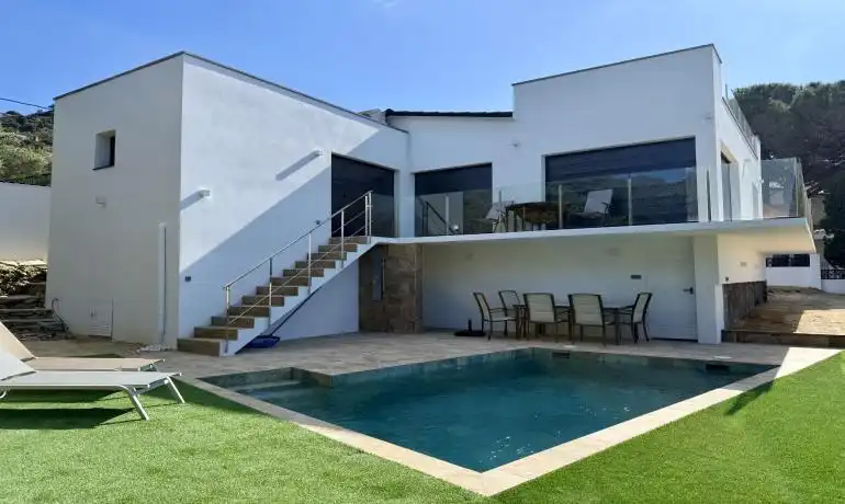 Piscina de Casa o xalet en venda en Roses amb Calefacció, Jardí privat i Terrassa