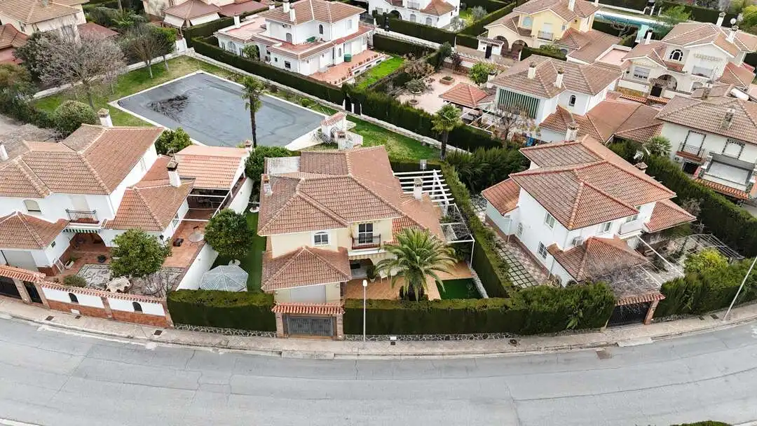 Vista exterior de Casa o chalet en venta en Albolote con Aire acondicionado, Calefacción y Piscina