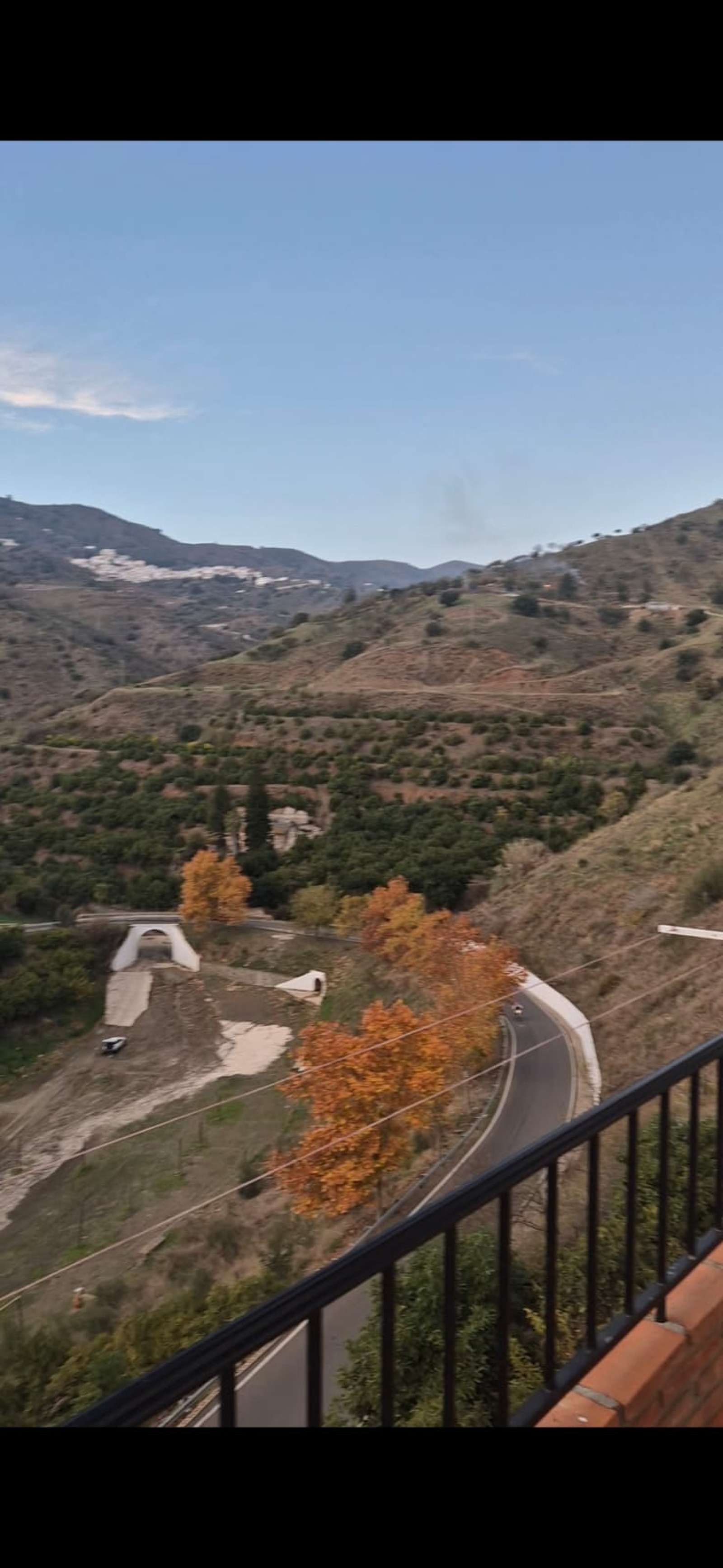 Vista exterior de Apartament per a compartir en Moclinejo amb Aire condicionat i Terrassa