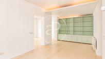 Living room of Flat to rent in  Madrid Capital  with Air Conditioner, Heating and Balcony