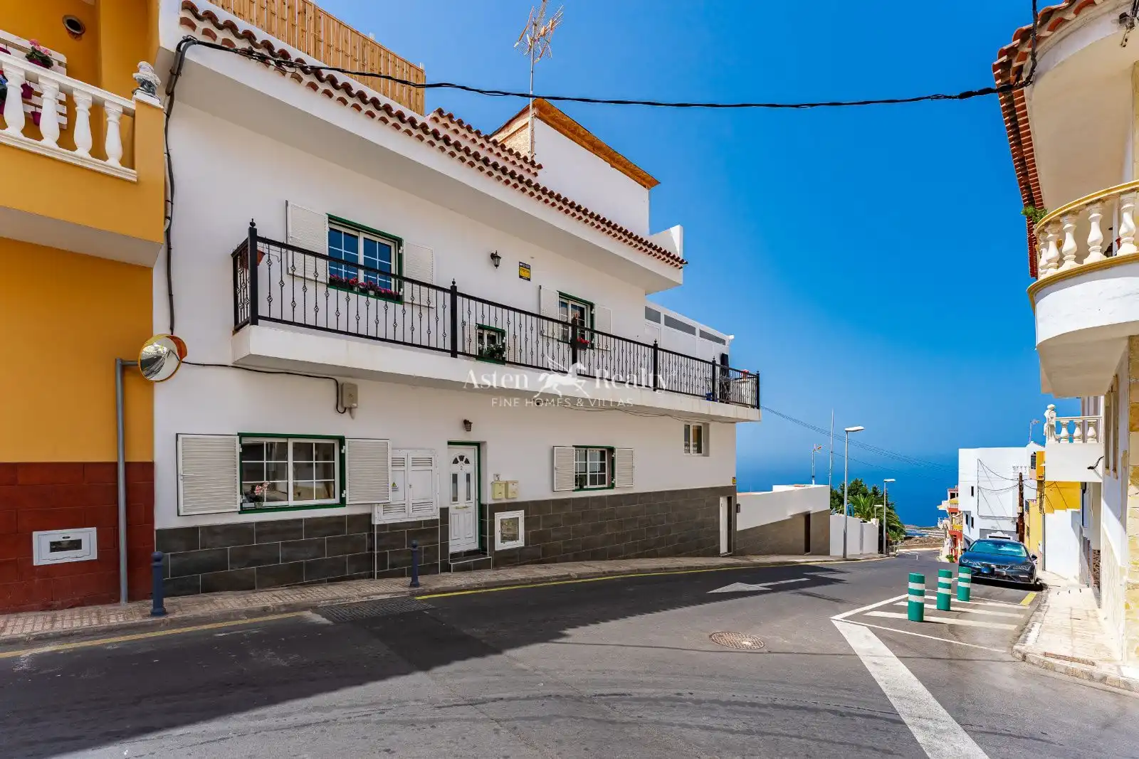 Exterior view of Flat for sale in Adeje  with Terrace, Furnished and Oven