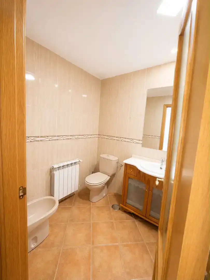 Baño de Casa o chalet en venta en Ocaña con Jardín privado, Parquet y Piscina