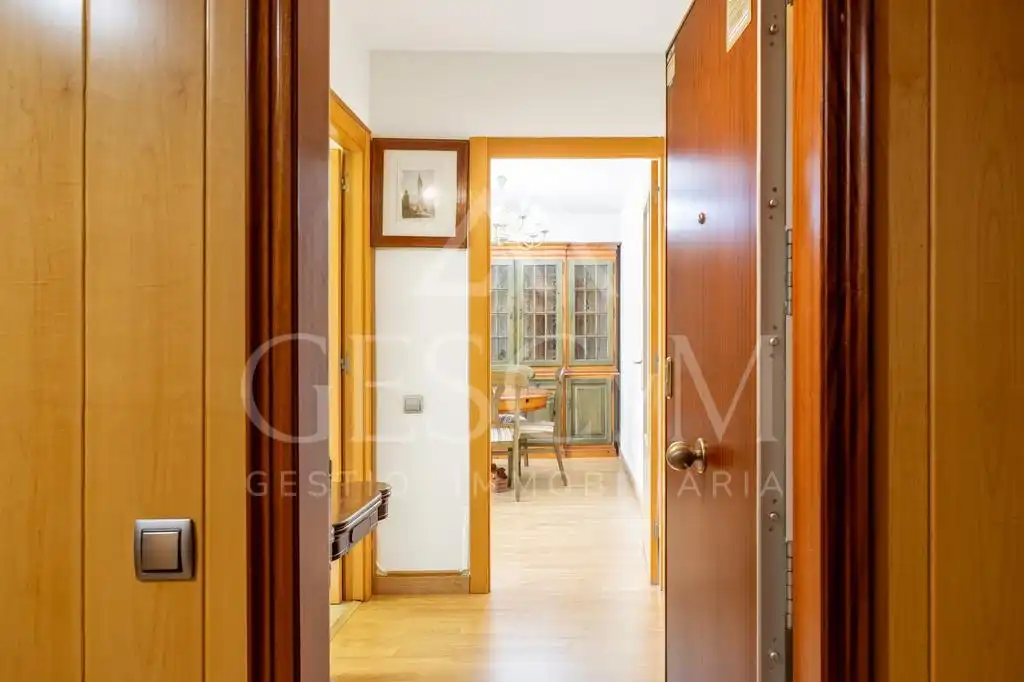 Piso en venta en Sant Joan Despí con Parquet, Terraza y Balcón