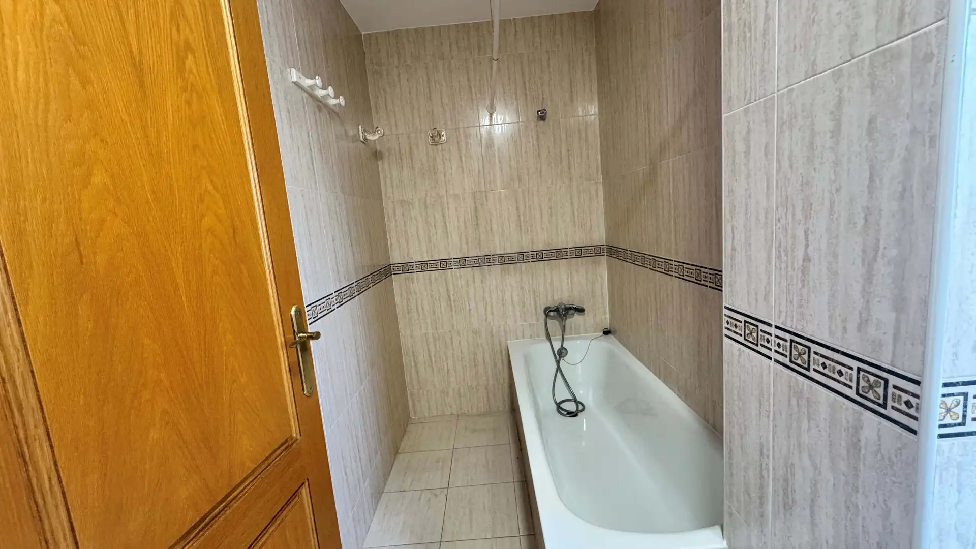 Bany de Pis en venda en Alicante / Alacant amb Terrassa i Piscina