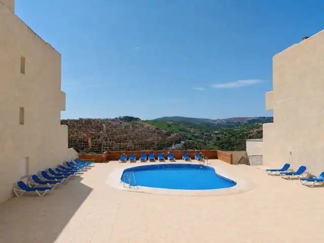 Piso con piscina en venta en La Duquesa