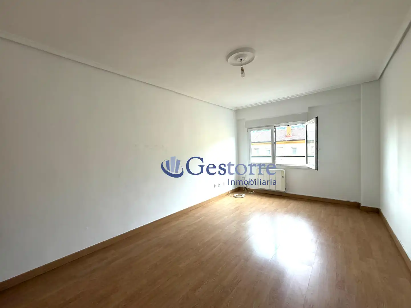 Flat for rent in Oviedo - CL VICTOR HEVIA, Vallobín