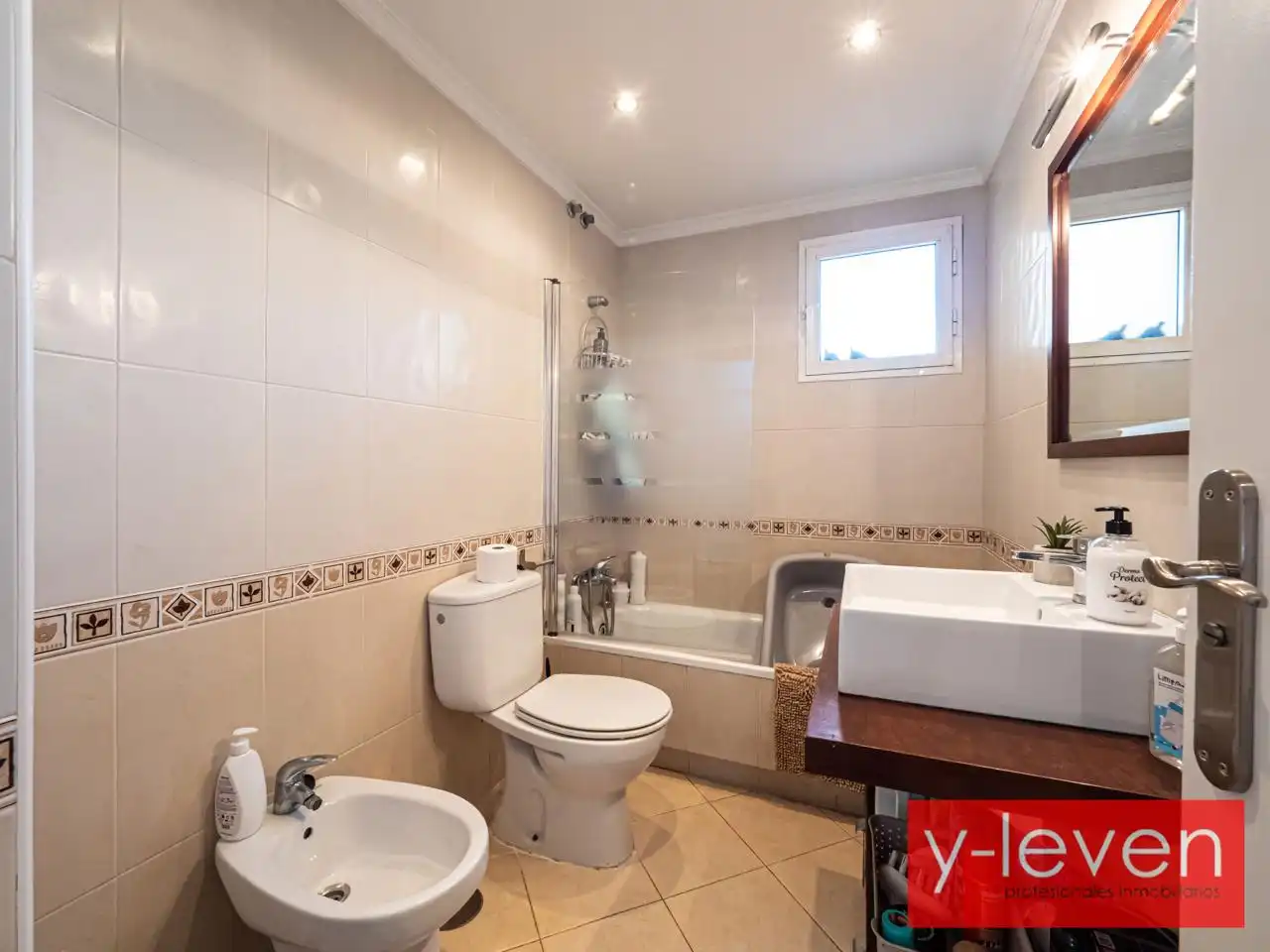Bathroom of Flat for sale in Málaga  with Air Conditioner and Terrace