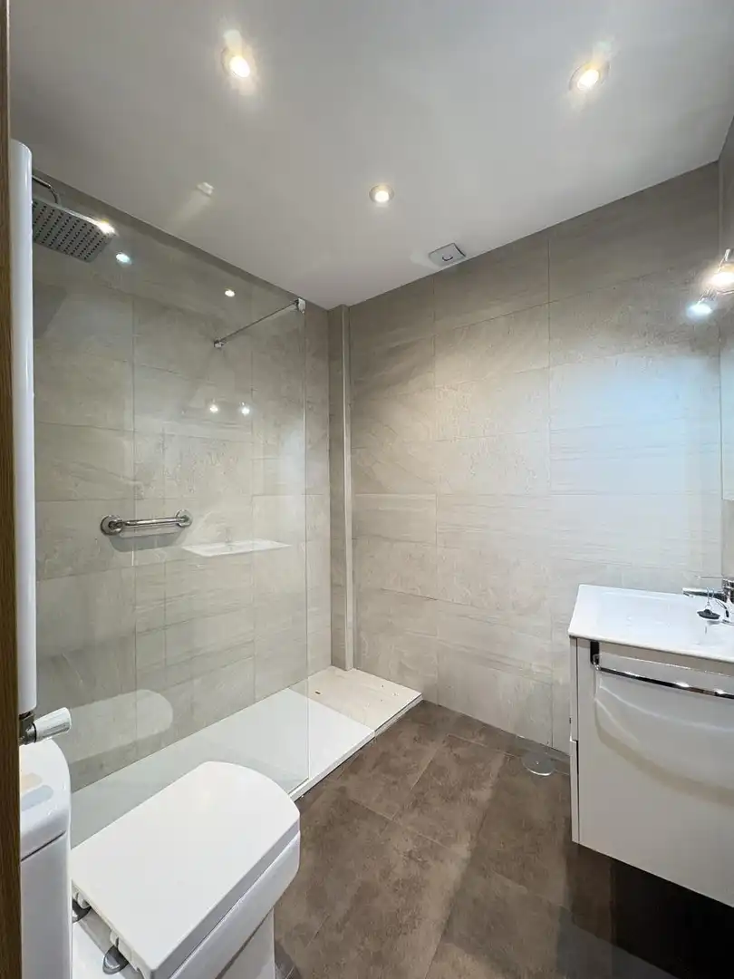 Ground floor for rent in Calle Juan Carlos I, Casco Antiguo