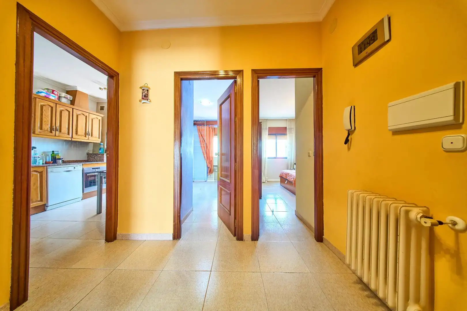 Casa adosada en venta en Baza con Calefacción, Terraza y Trastero