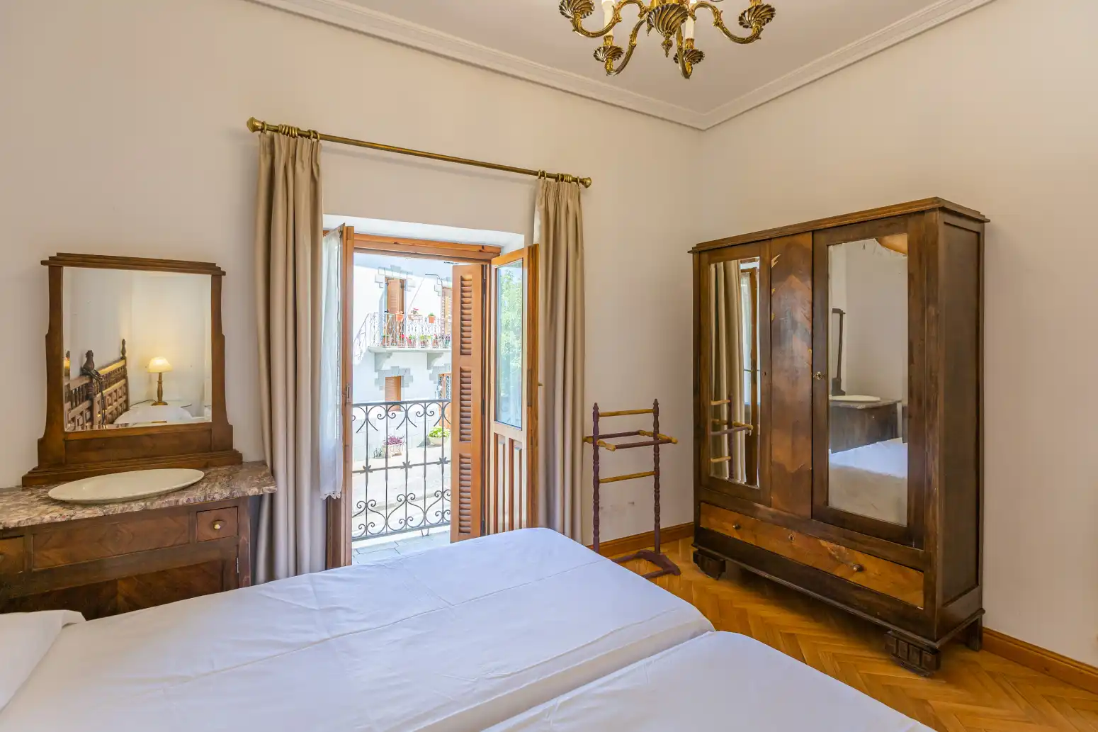 Habitación de Casa o chalet en venta en Lónguida / Longida con Calefacción, Jardín privado y Amueblado