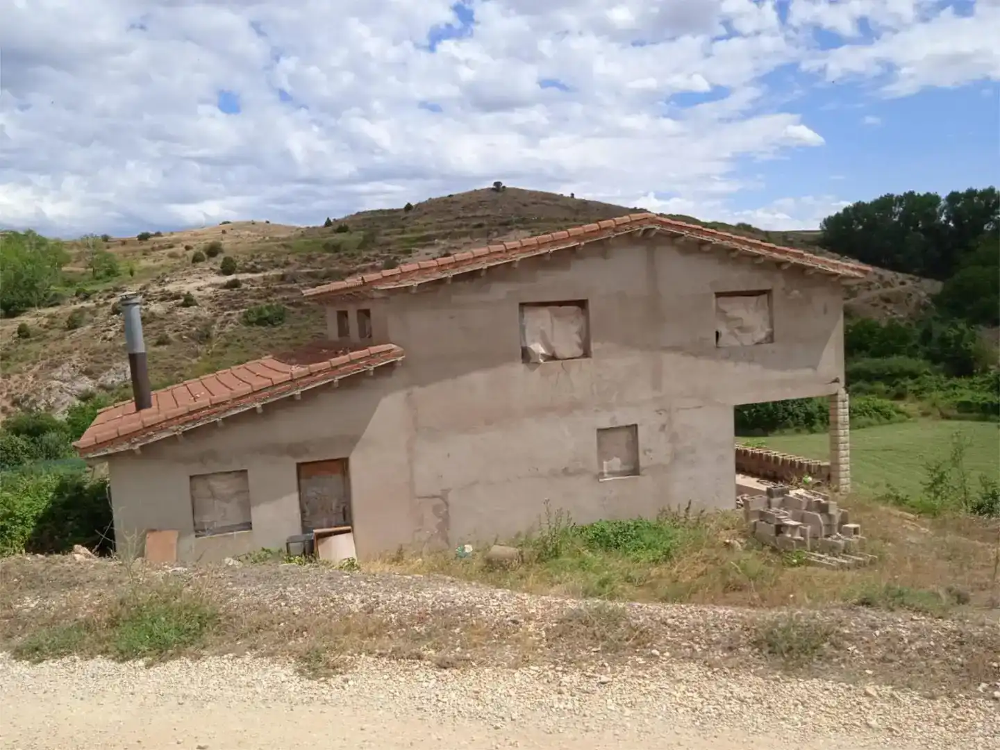 Vista exterior de Finca rústica en venda en Dévanos amb Jardí privat