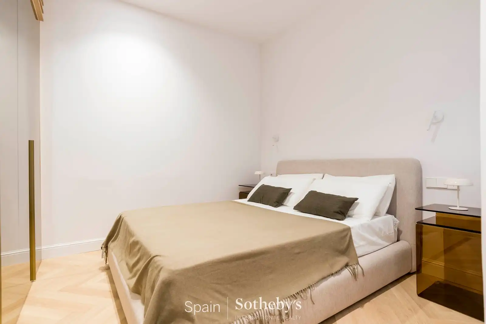 Bedroom of Apartments for sale in Madrid  with Air Conditioner and Heating