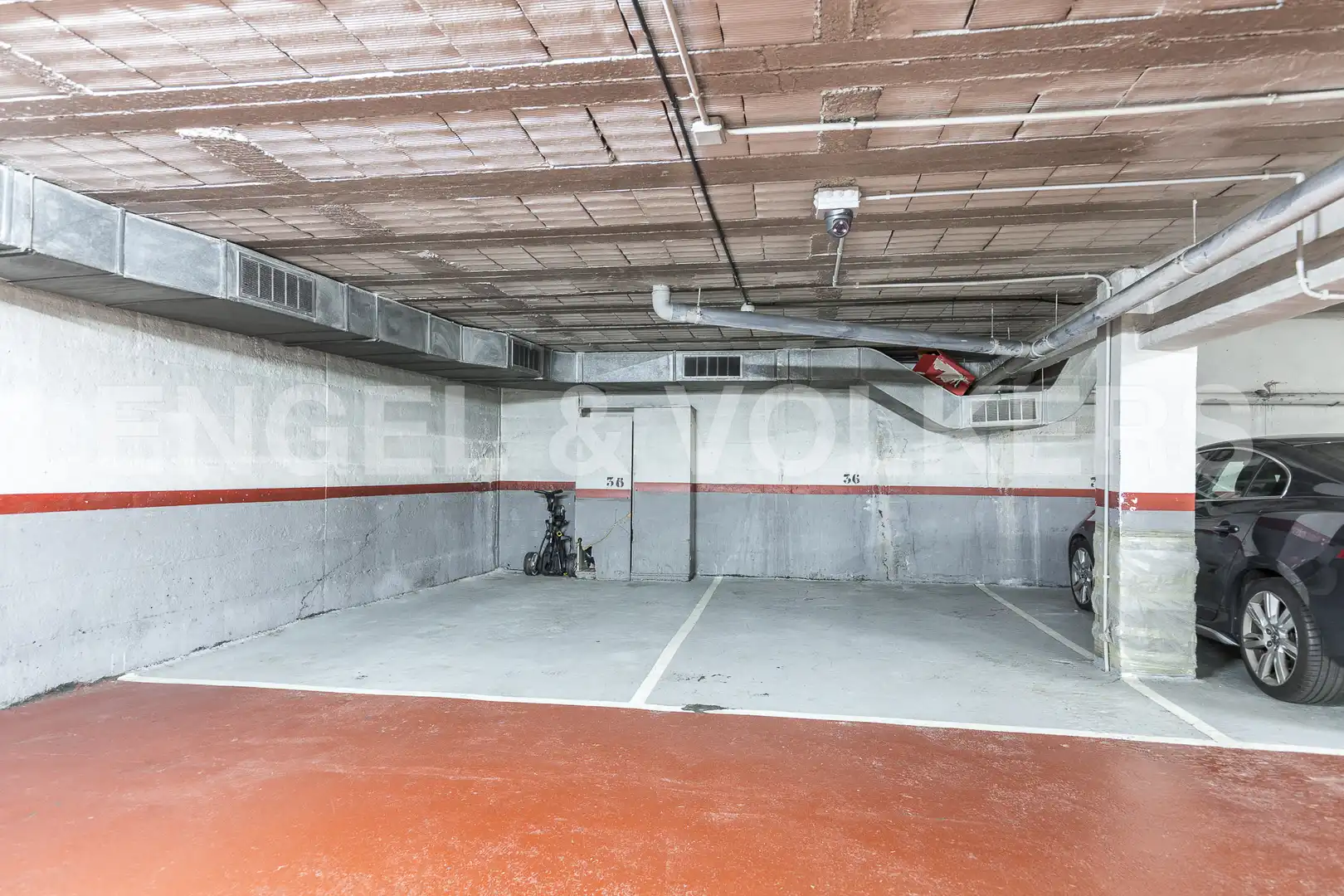 Parking of Flat for rent in Barcelona  with Air Conditioner, Heating and Parquet flooring