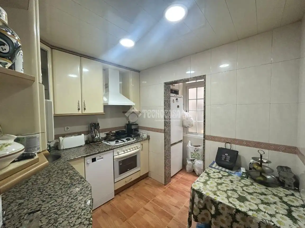 Flat with terrace for sale in Nou Barris, imagen 5