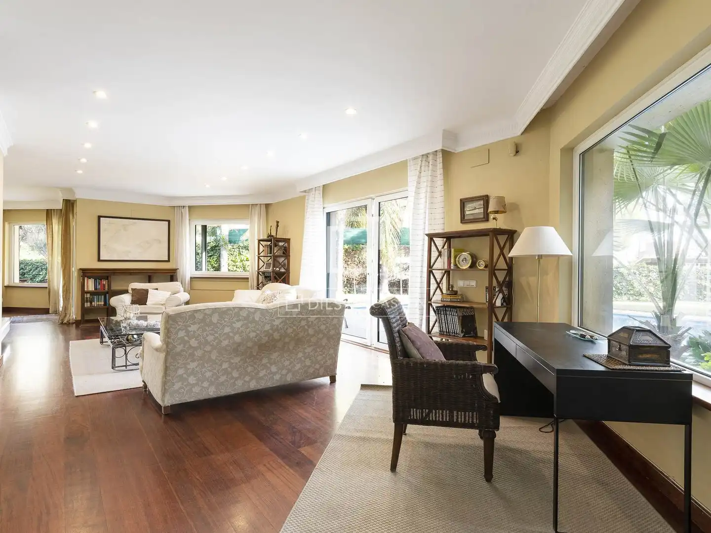 Sala de estar de Casa o chalet en venta en Sitges con Aire acondicionado, Calefacción y Jardín privado