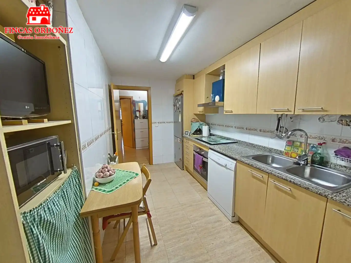 Cuina de Pis en venda en Sant Andreu de la Barca amb Calefacció, Parquet i Terrassa