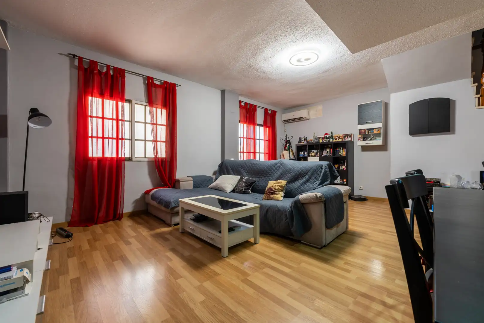 Living room of Detached homes for sale in Montequinto  with Air Conditioner, Heating and Parquet flooring