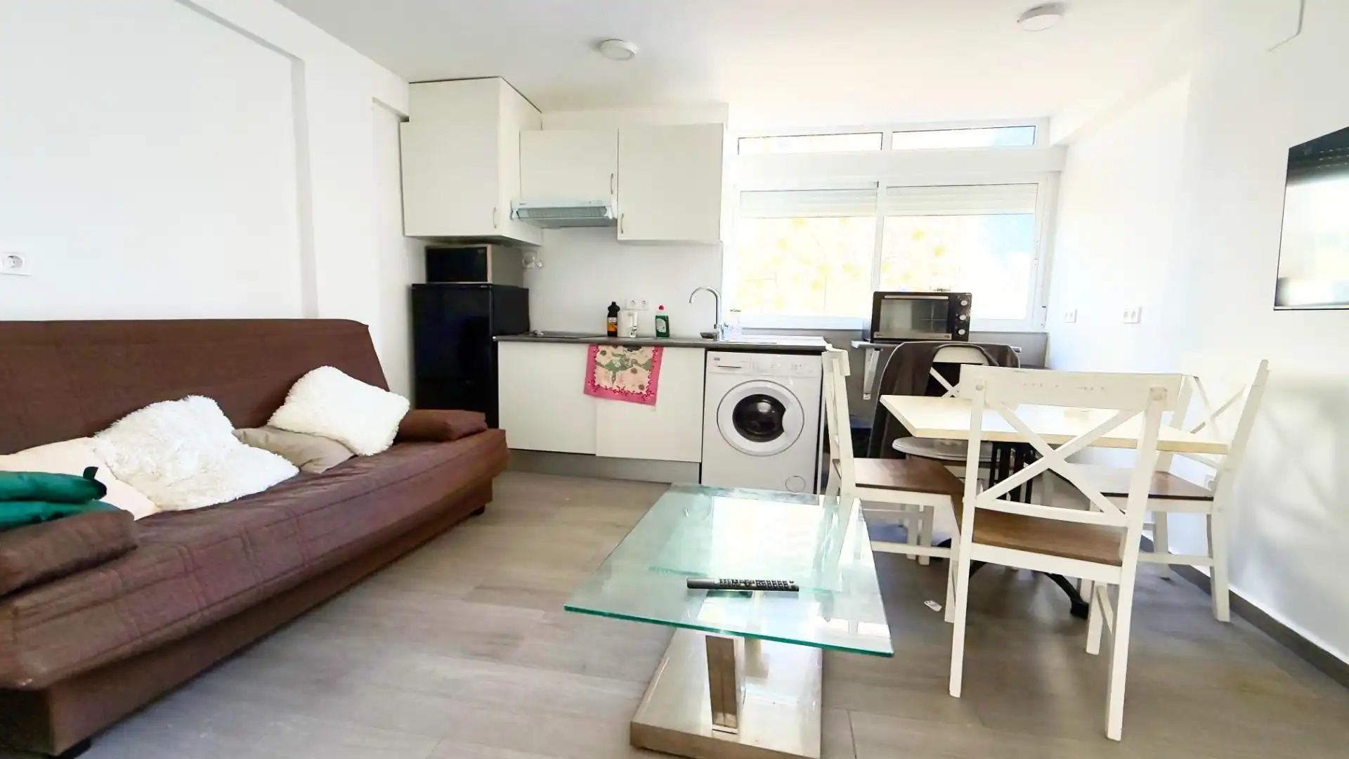 Sala d'estar de Local en venda en Benidorm amb Aire condicionat i Moblat