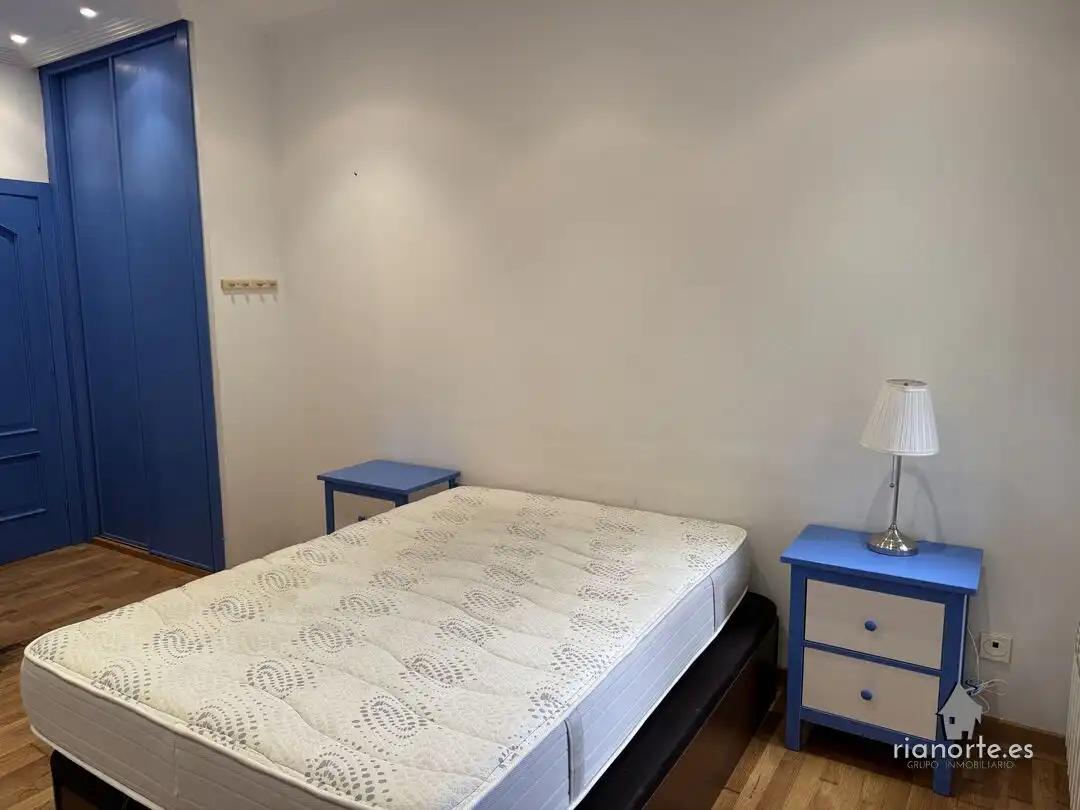 Dormitori de Apartament en venda en Ribadesella amb Calefacció i Terrassa