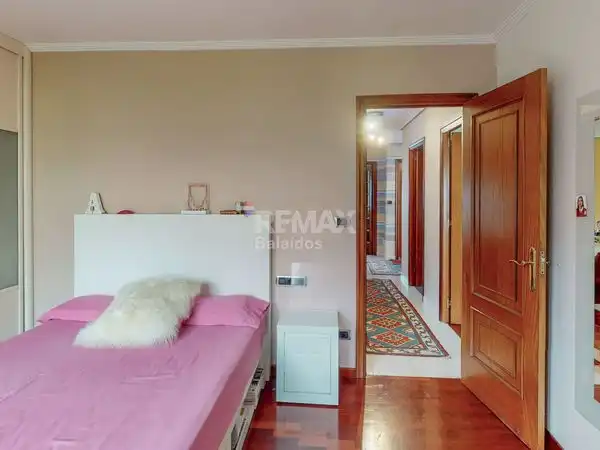 Dormitori de Pis en venda en Redondela amb Calefacció, Parquet i Terrassa
