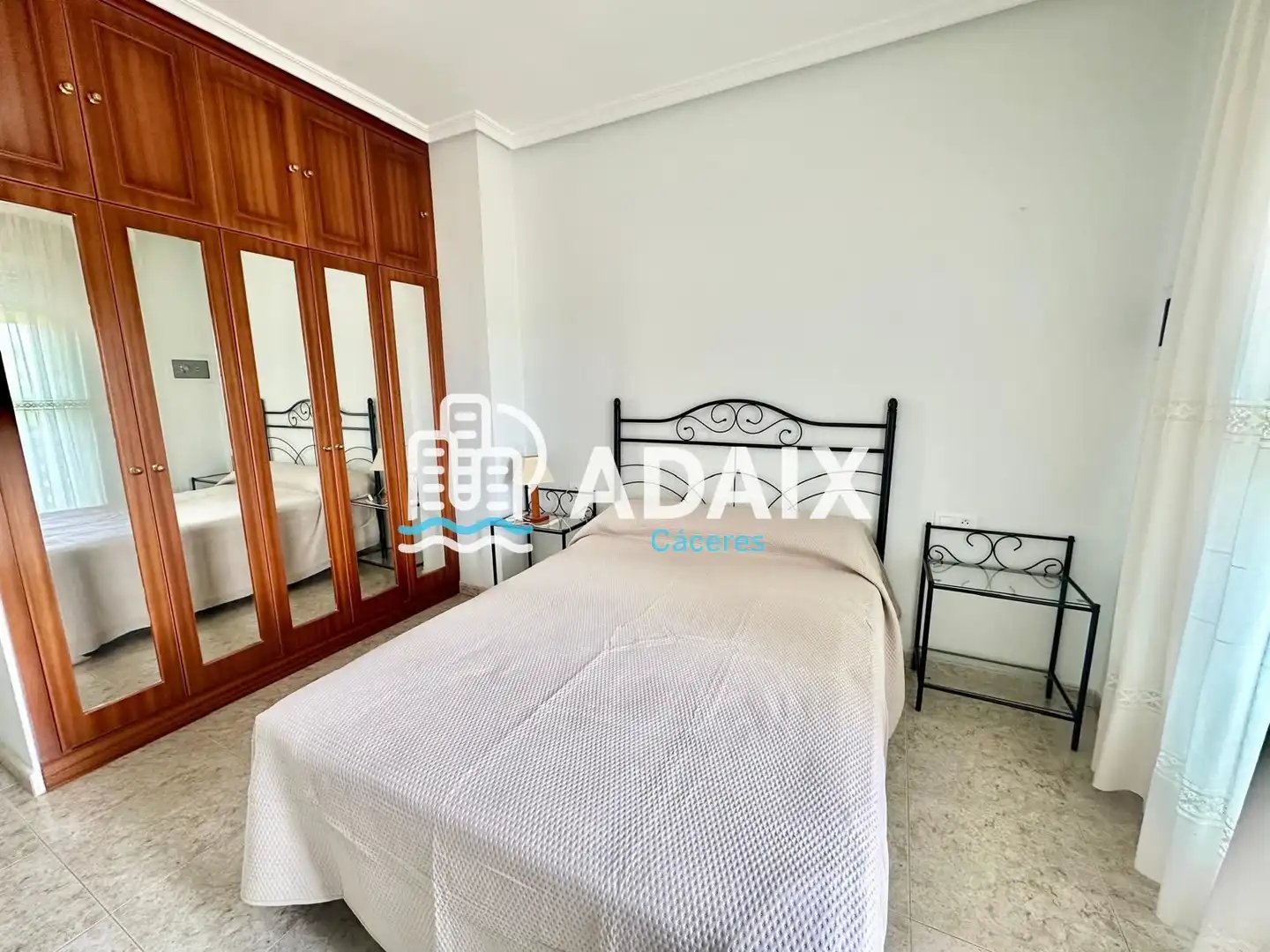 Schlafzimmer von Wohnung zur Miete in Cáceres mit Klimaanlage, Heizung und Terrasse