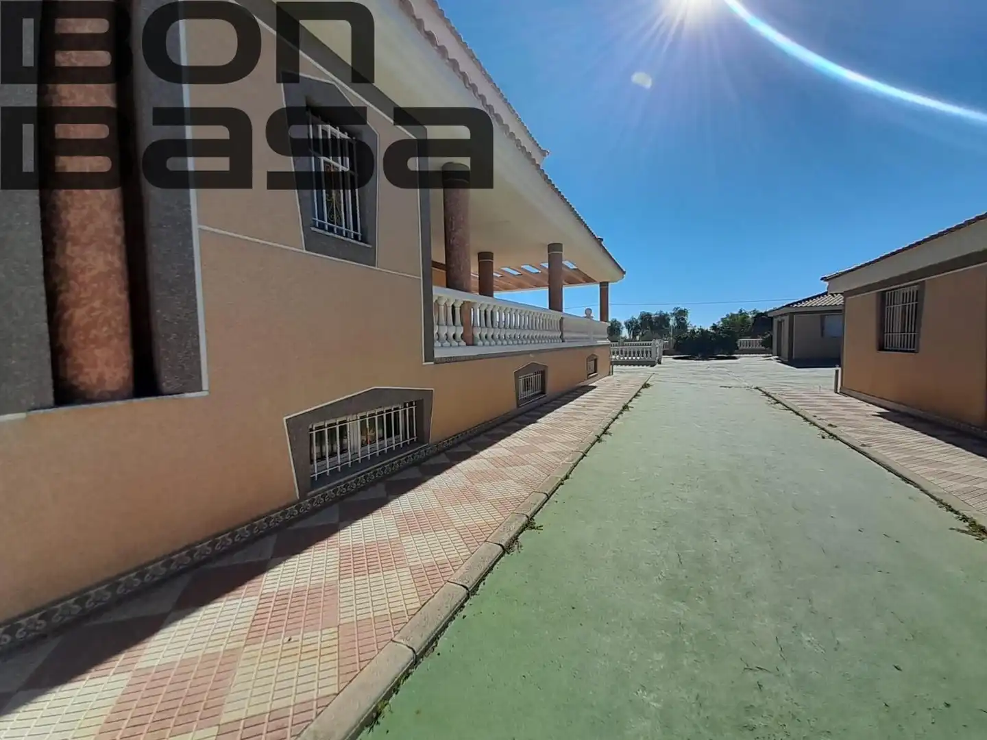 Vista exterior de Casa o xalet en venda en Alicante / Alacant amb Aire condicionat, Jardí privat i Piscina