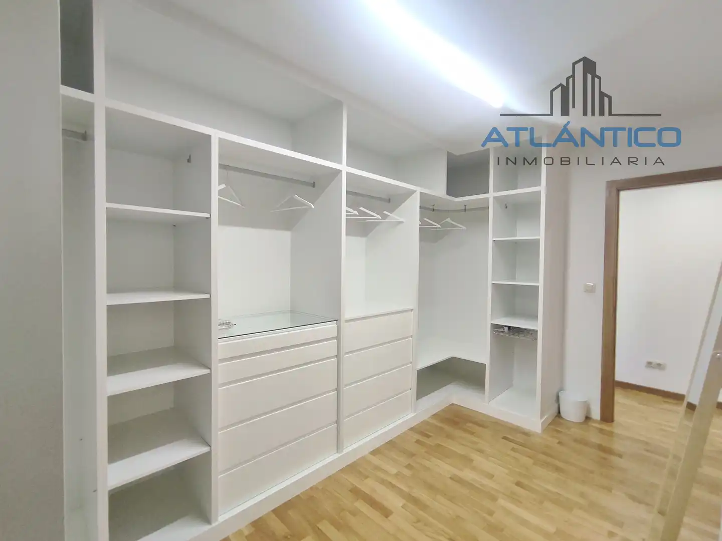 Wohnung zur Miete in Avenida de Bértoa, Carballo
